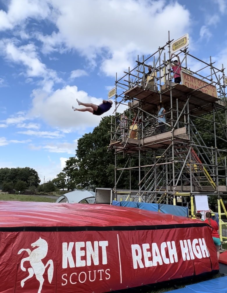 Leader falling onto crashmat