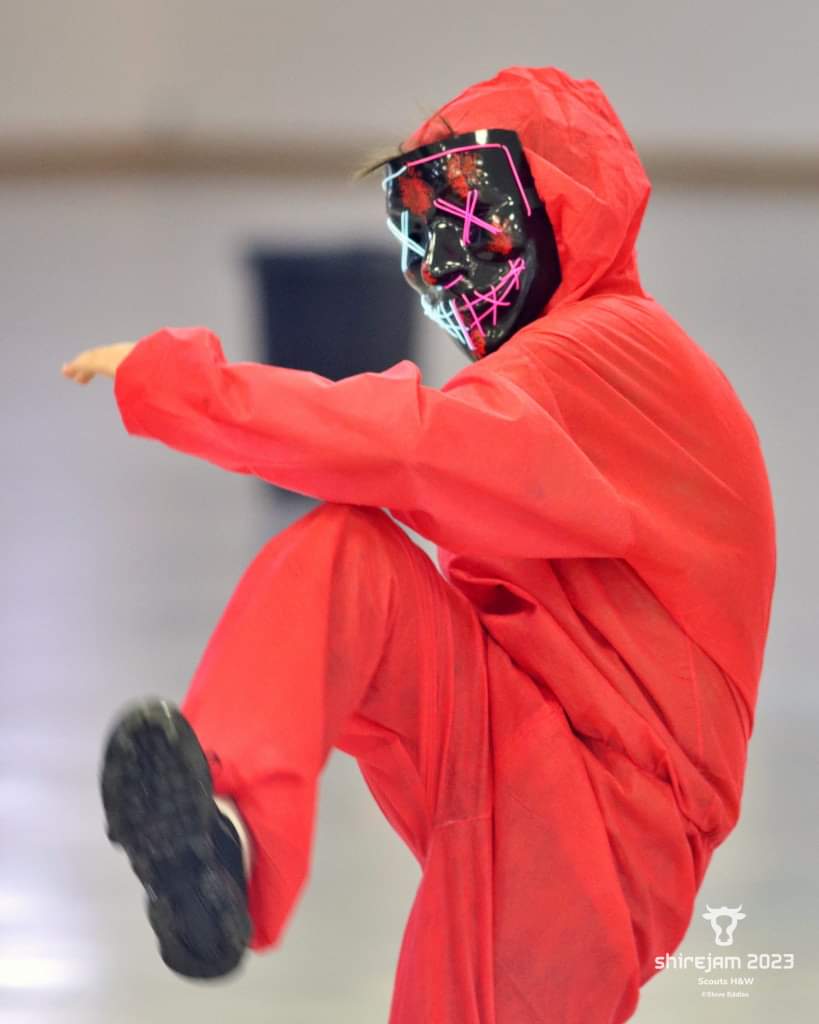 Scout in orange jumpsuit with uv mask